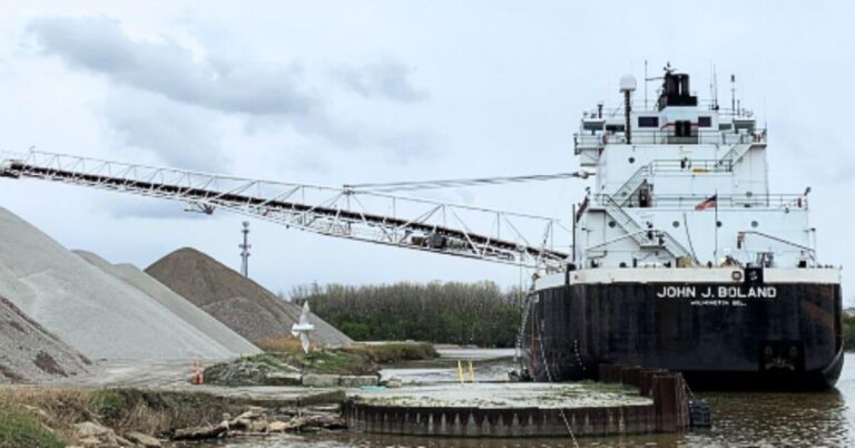 rewrite-this-title-Bulk-Carrier-Grounds-Twice-In-Michigan-Due.jpg