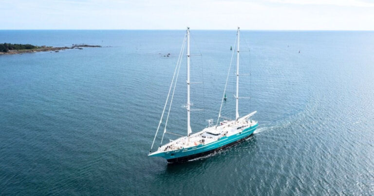 rewrite-this-title-Worlds-Largest-Sailing-Cargo-Ship-Of-Modern.jpg