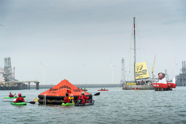 Belgian LNG Terminal Blocked by Greenpeace Protestors
