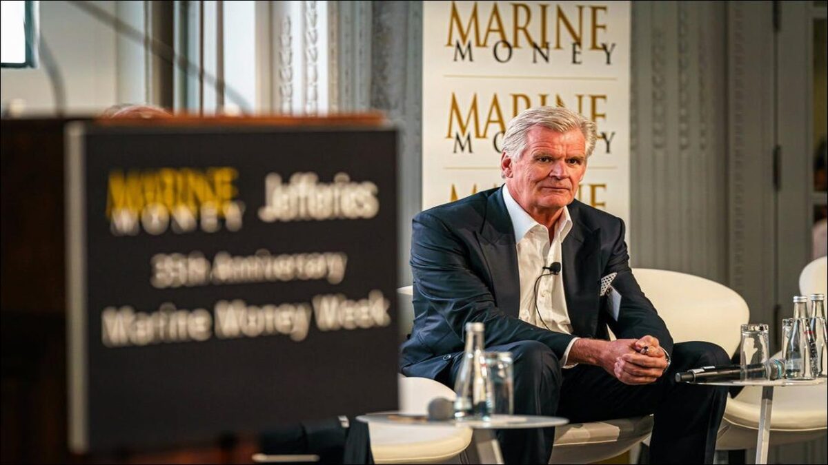 A large VLCC crude oil tanker sails at sea.