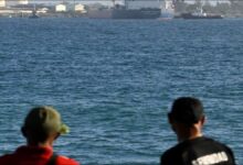 A large oil tanker sails on the ocean, depicting Russia's second oil delivery to Cuba.