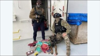 US authorities seize packages of cocaine from a tanker in a maritime operation.