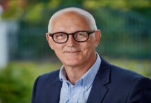 Tommy Thomsen, former CEO of the Lauritzen Foundation, against a blurred background.