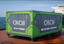 Autonomous system actively contains an oil spill on the ocean surface.