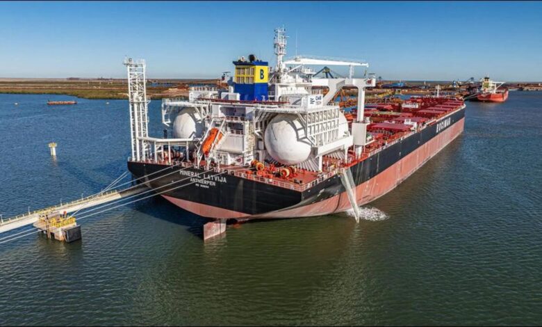 Fortescue and CMB.TECH representatives shake hands, celebrating their partnership for ammonia bulkers.