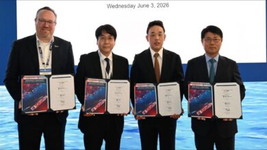 Representatives from ABS, Polaris Shipping, HHI, and Avikus sealing their autonomous navigation partnership.
