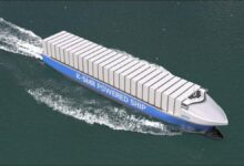 Korean nuclear-powered containership concept with SMRs sailing on blue water.