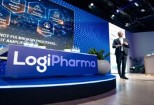 Professionals network and discuss global logistics challenges at the LogiPharma conference in Vienna.