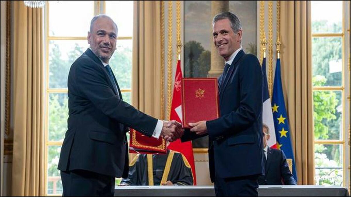 Asyad and CMA CGM executives shake hands, symbolizing their strategic partnership agreement.