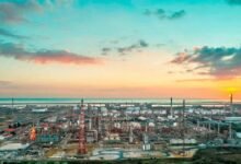 Green hydrogen production facility illustrating Moeve's new plant in Spain.
