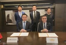 Wah Kwong NatPower and Aberdeen Restaurant Enterprises representatives shaking hands for marine electrification.