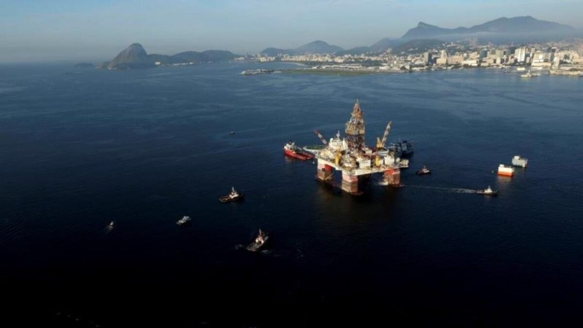 The SSV Catarina semisubmersible rig, central to Ventura Offshore's contract extension, floats at sea.