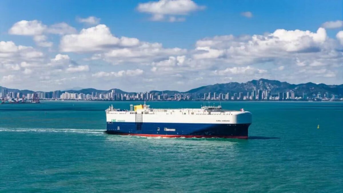 A modern LNG dual-fuel car carrier (PCTC) sails, symbolizing Global Car Carriers' growth.