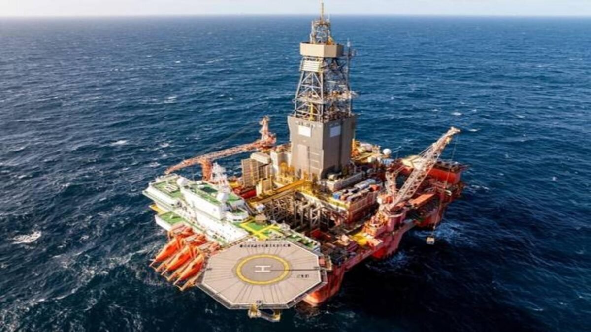The Deepsea Bergen semi-submersible offshore drilling rig at sea.
