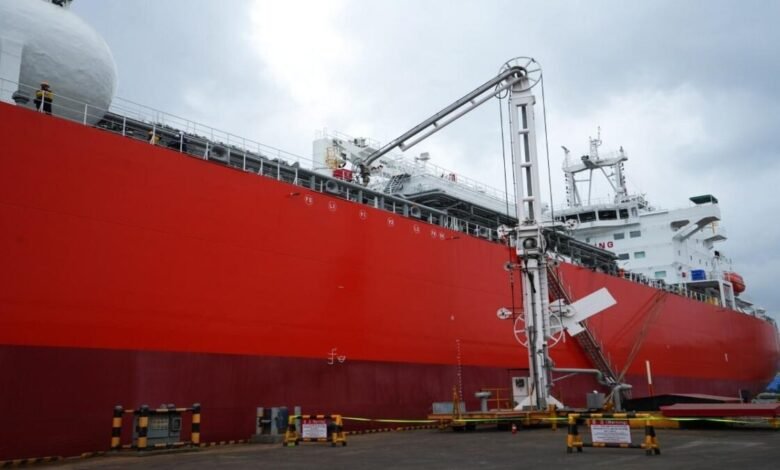 LOTTE's ammonia bunkering with Shenghang Yongle in Ulsan port.