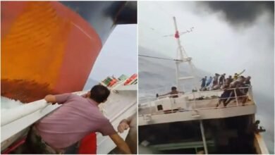 The large bulk carrier Traverse Antwerp, the vessel arrested in Singapore, sailing on water.