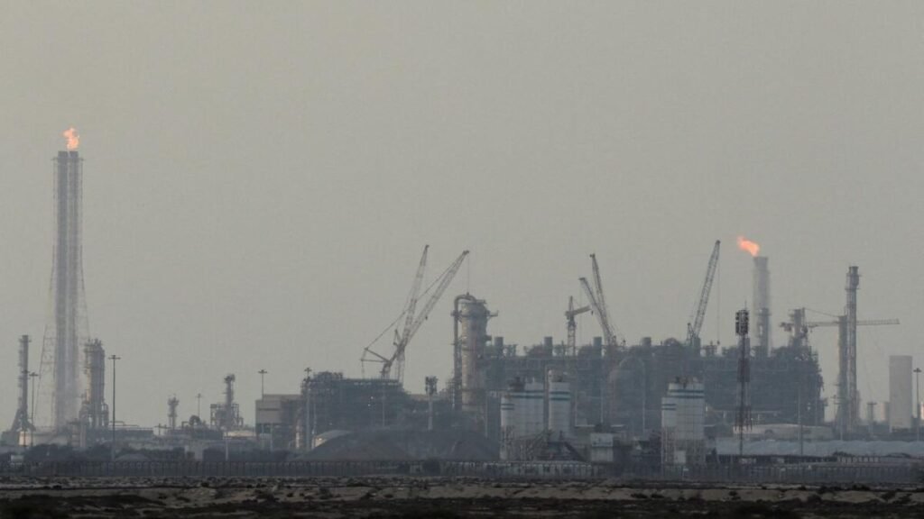QatarEnergy Targets US LNG to Hedge Hormuz Transit Risks